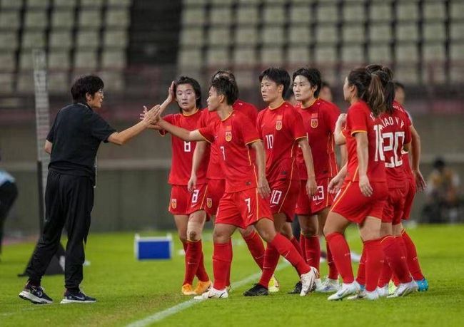 萧常坤顿时松了口气，急忙道：听见没？别墅是我女婿的，不是我的，我可做不了主。